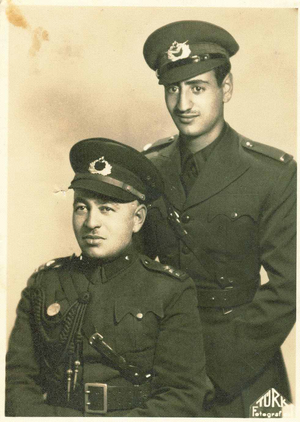 04Arif ve Necdet Efe kardeşler 1939 dayının mezuniyeti havacı