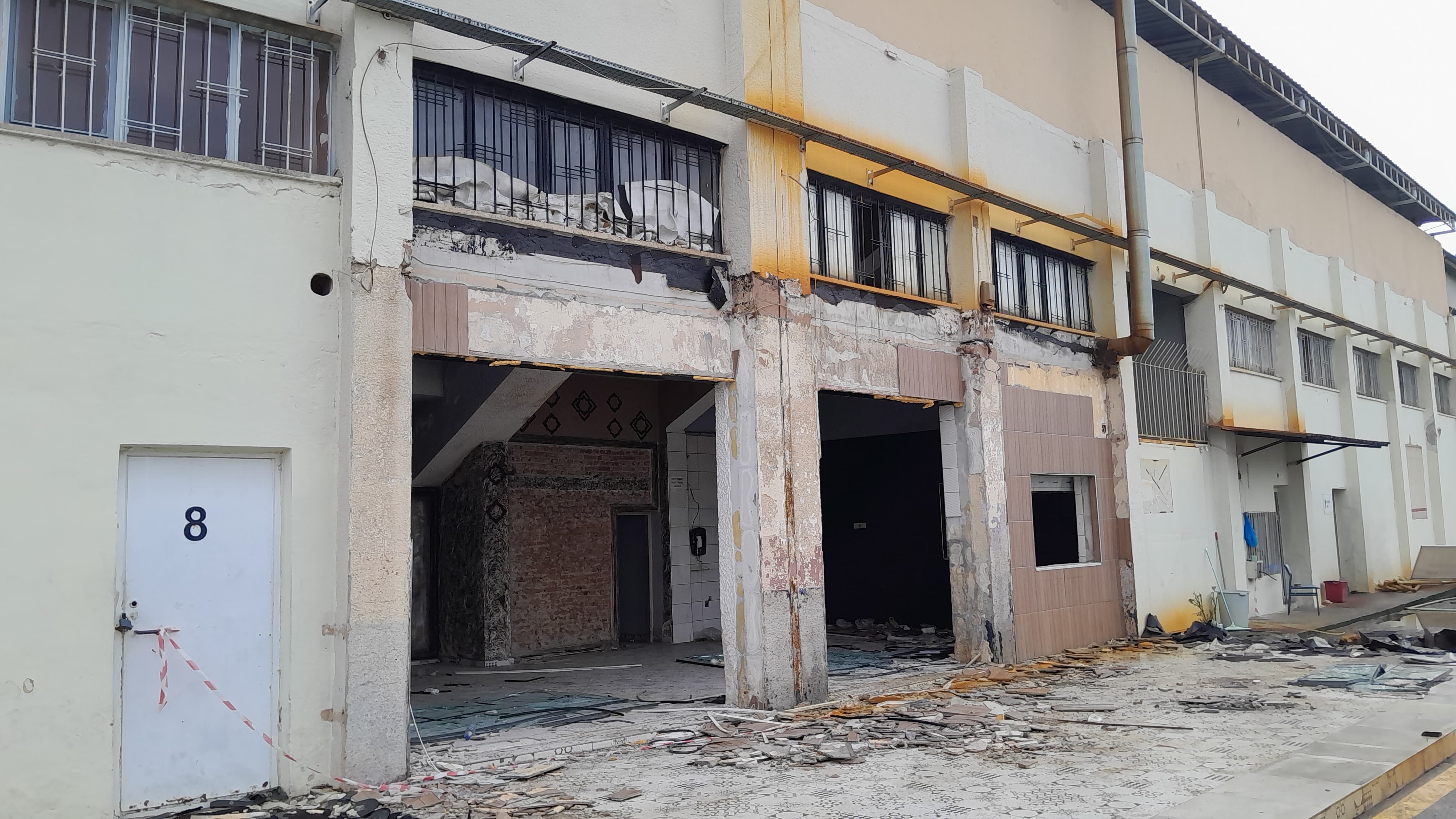 f8b01a77-0b69-42fa-8990-e1700a38910c