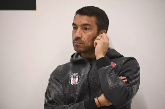 Besiktas Ta Teknik Direktor Giovanni Van 18106017 6189 M