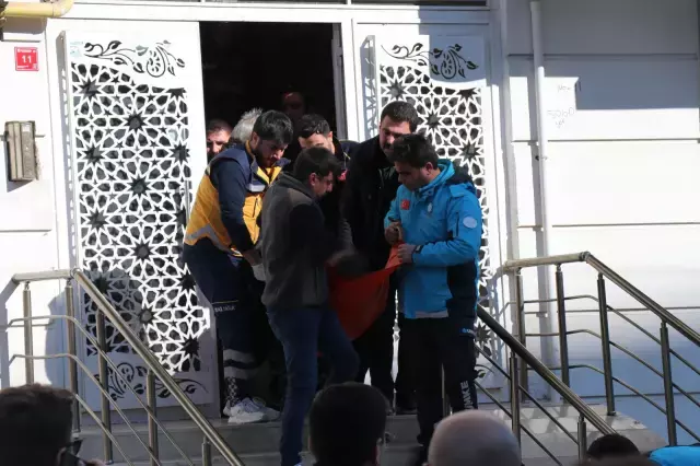 Sanliurfa Da Cinnet Getiren Kadin Bir Kizini 18306814 1258 M-1