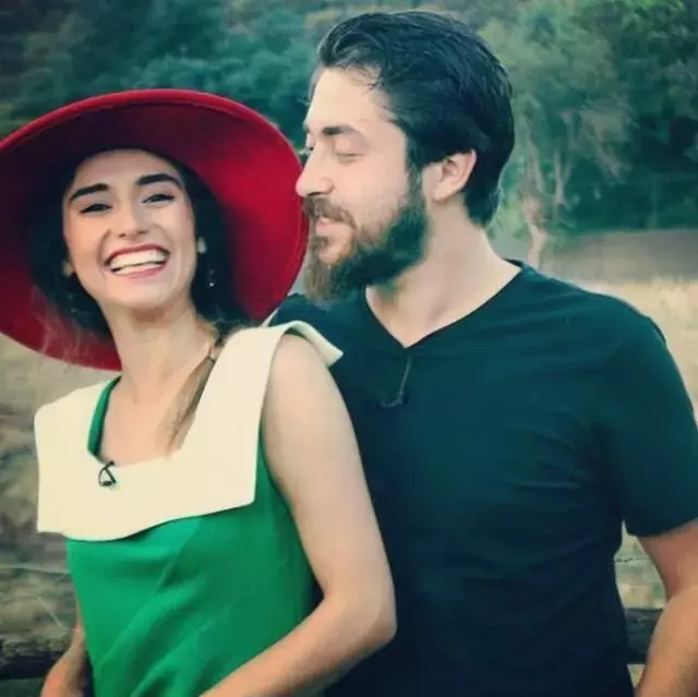 Semih Ozturk Ile Kurretulayn Matur Bosandi Mi 15522432 1224 M