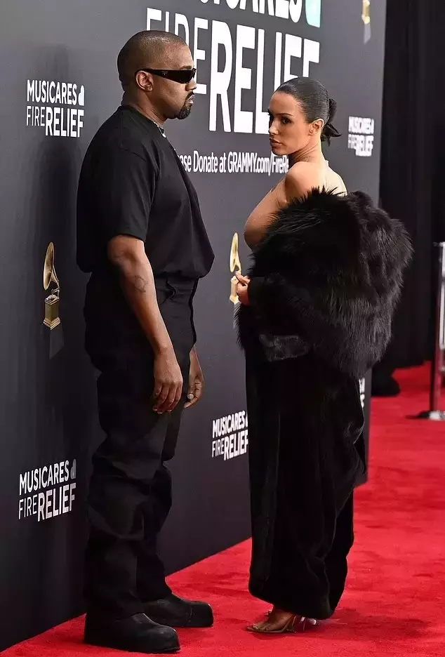 Kanye West In Bianca Censori Ye Verdigi 18331557 4464 M