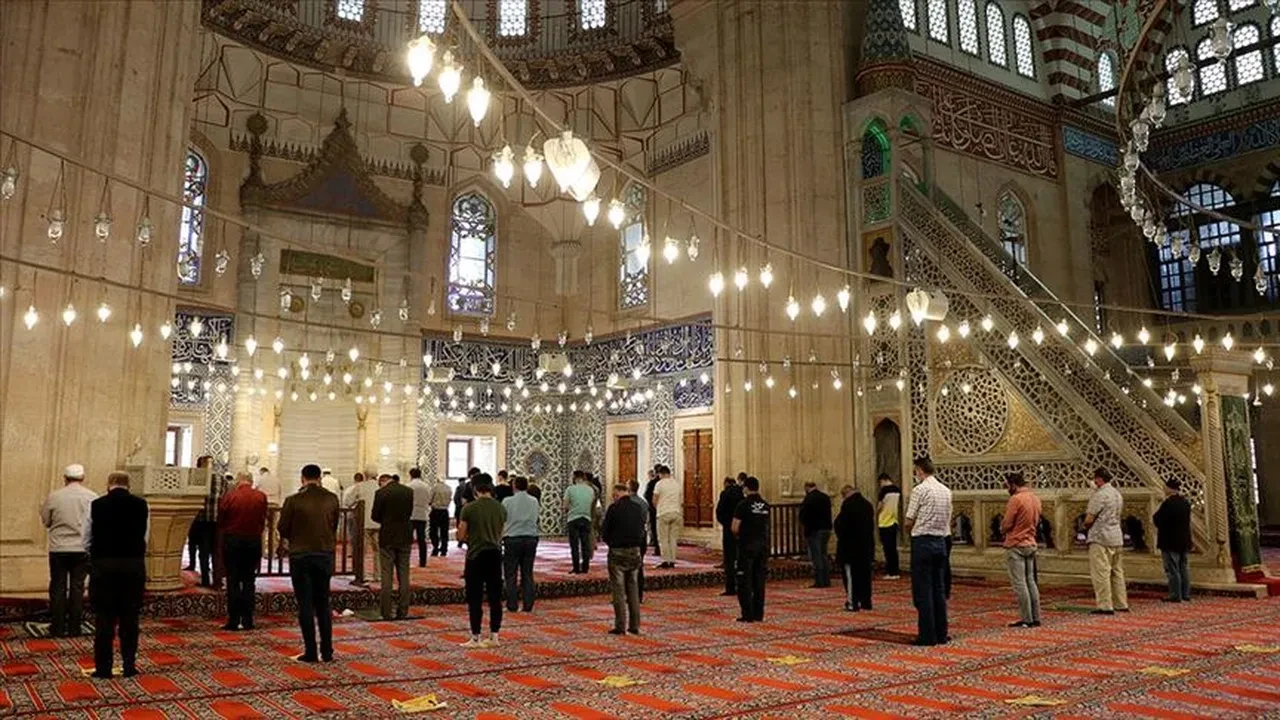 6 Gun Teravih Namazi Kilmanin Fazileti Nedir 3206235 202503051938 1