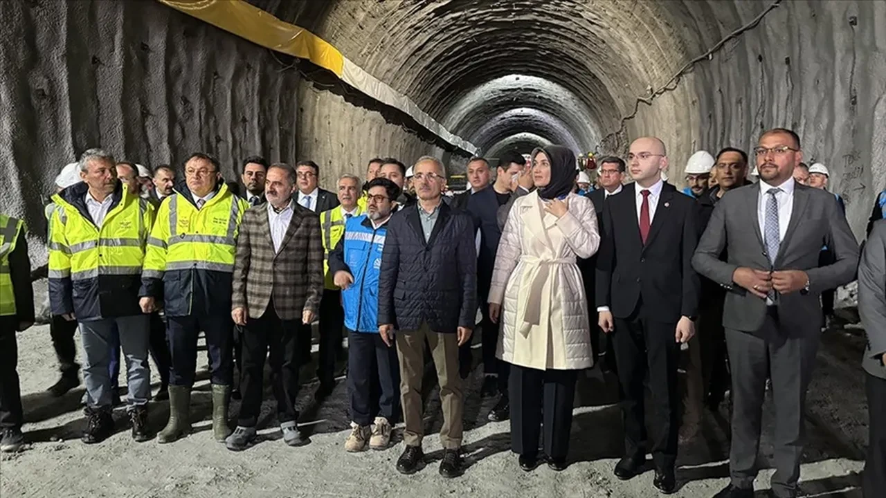 Ankara Izmir Yht Ne Zaman Acilacak Bakan Uraloglu Guzergahi Ve Tarihi Acikladi 3207464 202503121022 1