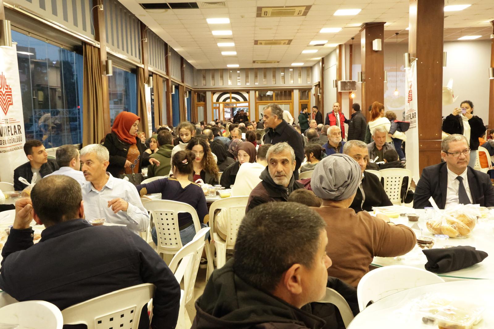 Aydında Dev İftar Programı Binlerce Kişi Bir Araya Geldi3