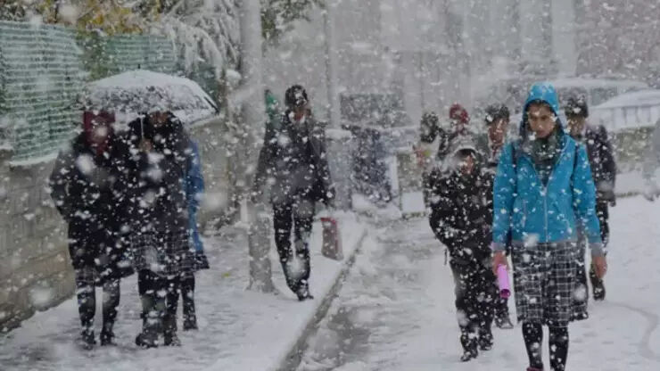 Istanbulda Okullar Tatil Mi 20 21 Mart Kar Tatili Aciklamasi Merakla Bekleniyor 17424558844201 2
