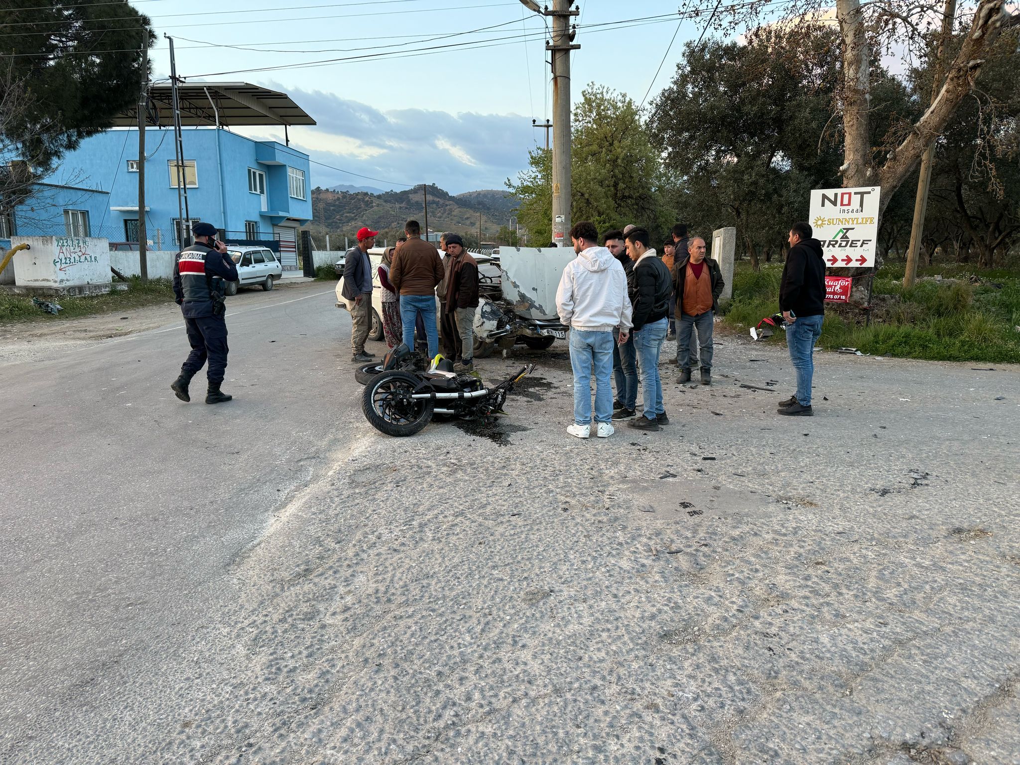 Köşk Ödemiş Yolunda Kaza Motosikletle Otomobil Çarpıştı! (1)