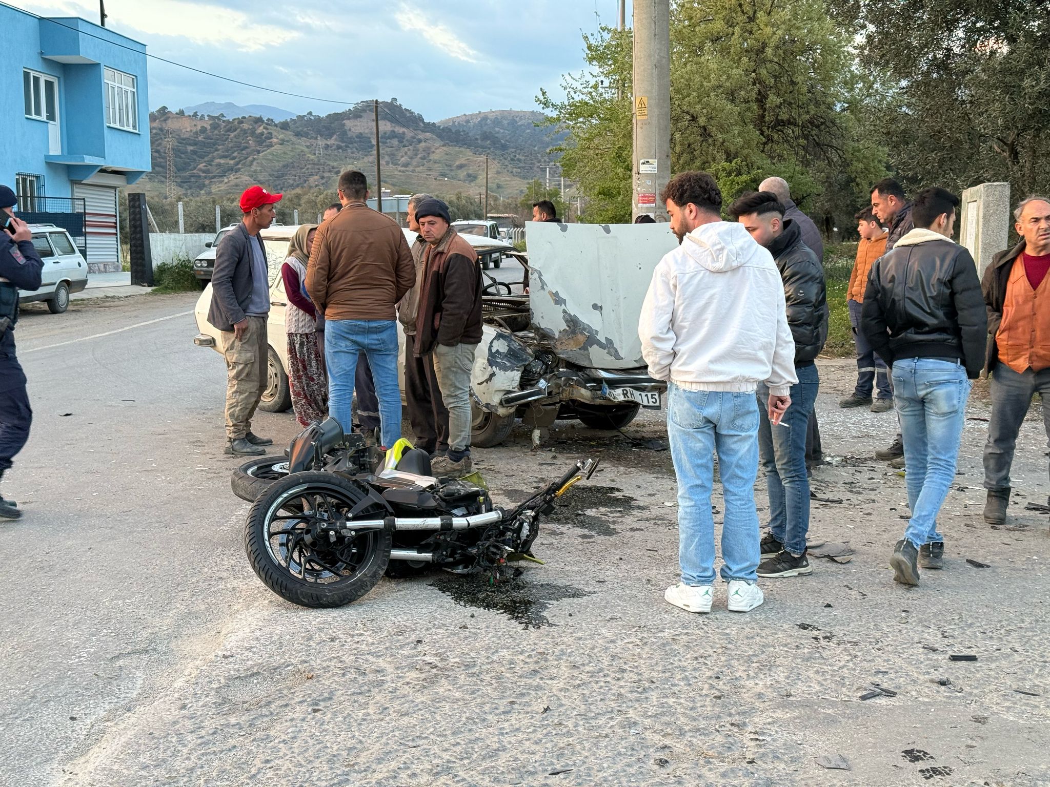 Köşk Ödemiş Yolunda Kaza Motosikletle Otomobil Çarpıştı! (2)