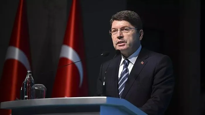 0X0 Ak Partiden Ozgur Ozele Tepki Cunta Esittir Chpdir 1743946229953