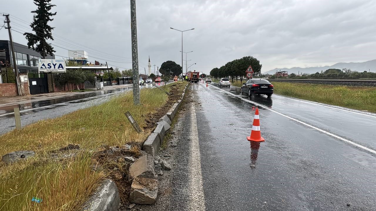 İncirliova’da Trafik Kazasına Müdahaleden Dönen İtfaiye Ekibi Kaza Yaptı1