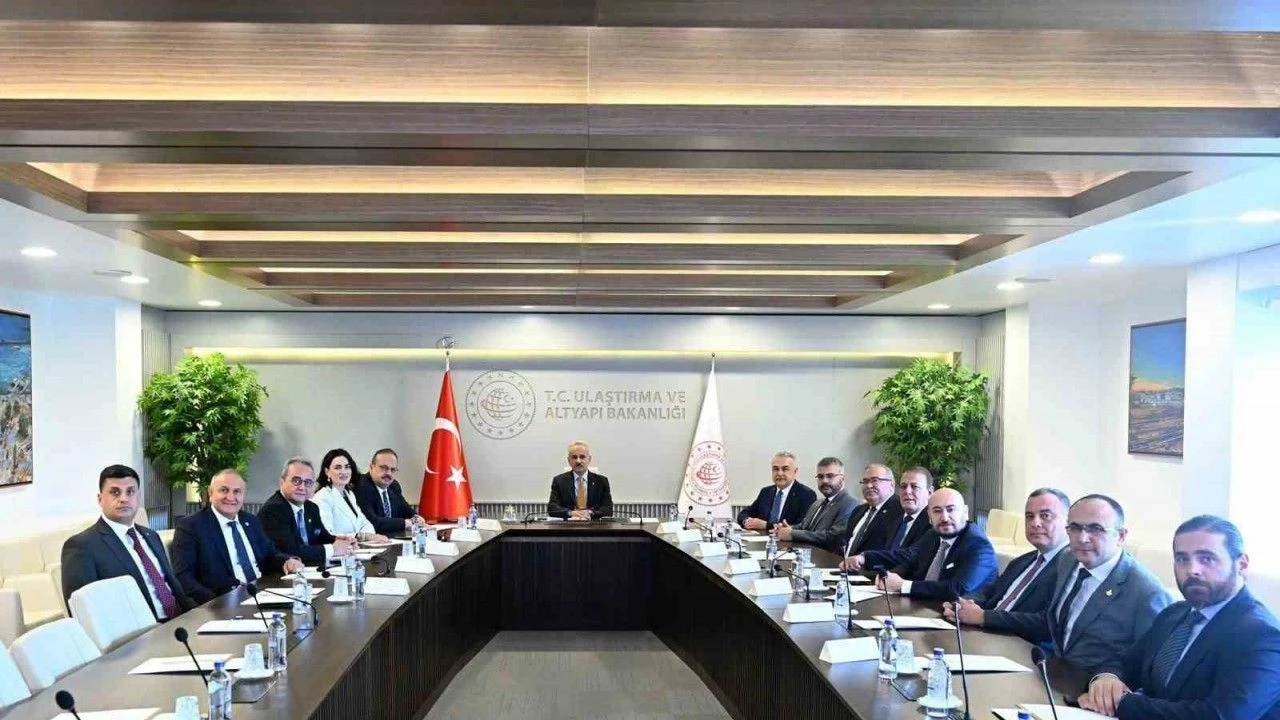 Aydin Heyeti Ulastirma Bakani Uraloglu Ile Gorustu (1)