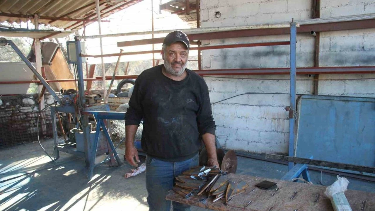 Bozulan Tarim Aletlerini Tamir Ederek Yeniden Kullanima Sunuyor