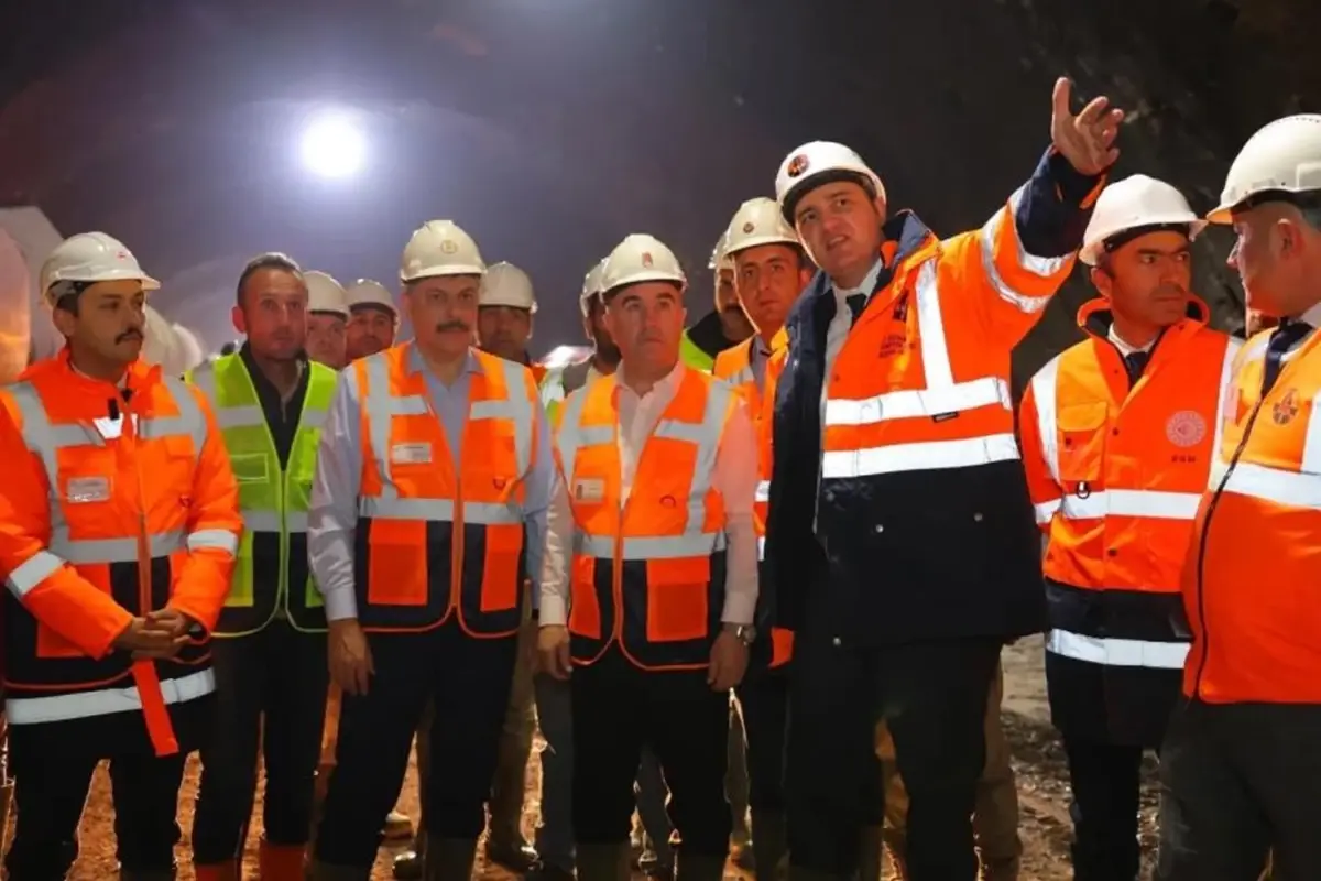 Kop Tuneli 13 Yildir Bir Turlu Bitmiyor 4 Bakan 19208768 5266 Amp