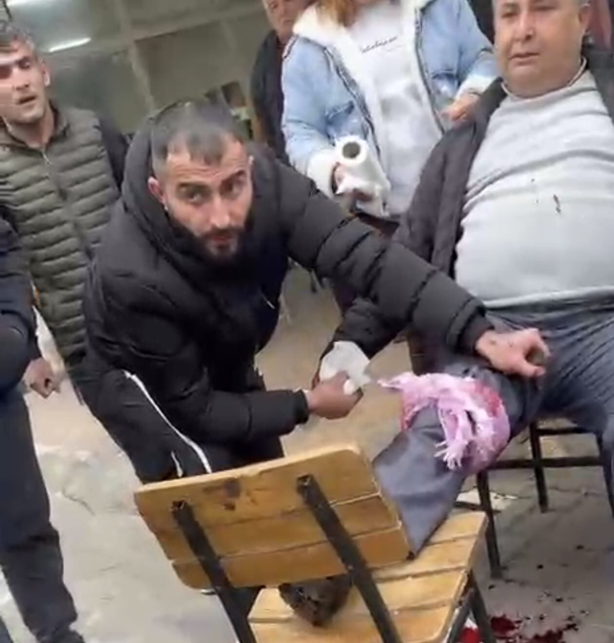 Nazilli’de kahvehanede bıçaklı kavga: Husumetlisi tarafından yaralandı