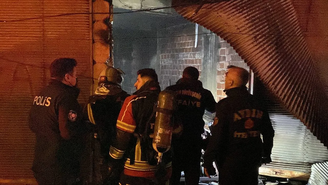 Aydinda Korkutan Yangin 2 Kisi Hastaneye Kaldirildi 1764280 202601182107 20260118210700 1