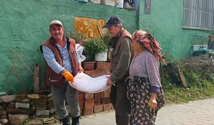 Aydın’da Yılın Ilk Leyleğini Gördü, Bir Çuval Unun Sahibi Oldu (1)