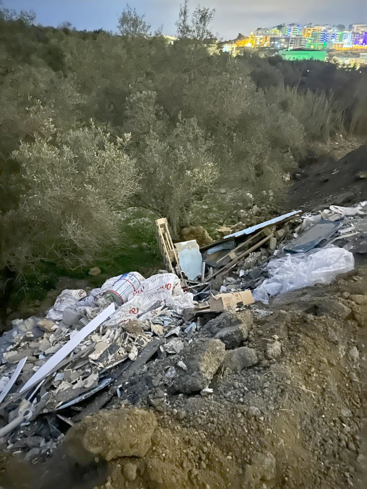 804836B9 56Bd 4373 8747 4C1C35696816