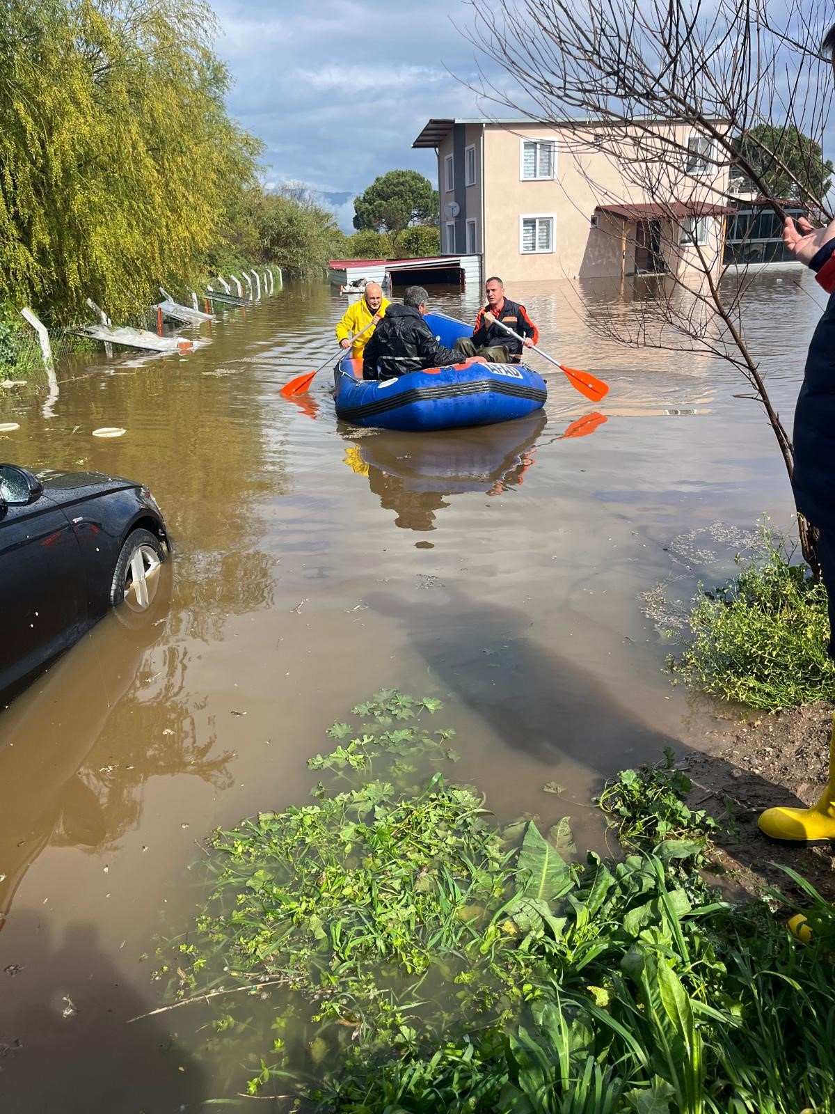 Yükselen sular evde mahsur bıraktı, AFAD ekipleri yetişti