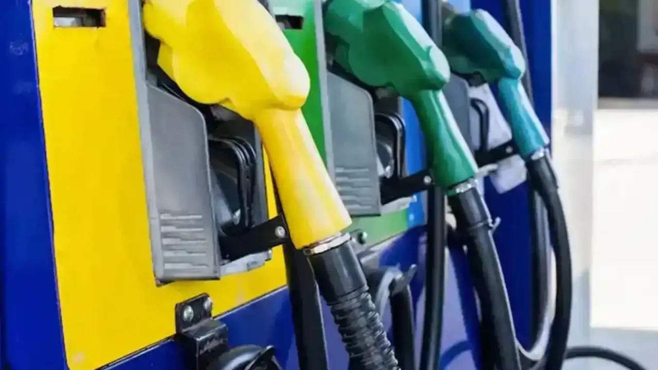 Akaryakıta tarihin en büyük zammı geldi