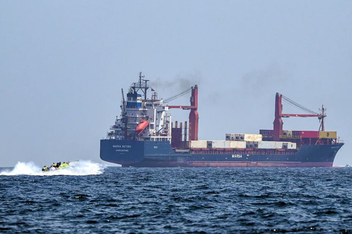 Hürmüz Boğazı'nda yaklaşık 2 bin gemi ve 20 bin denizci mahsur kaldı