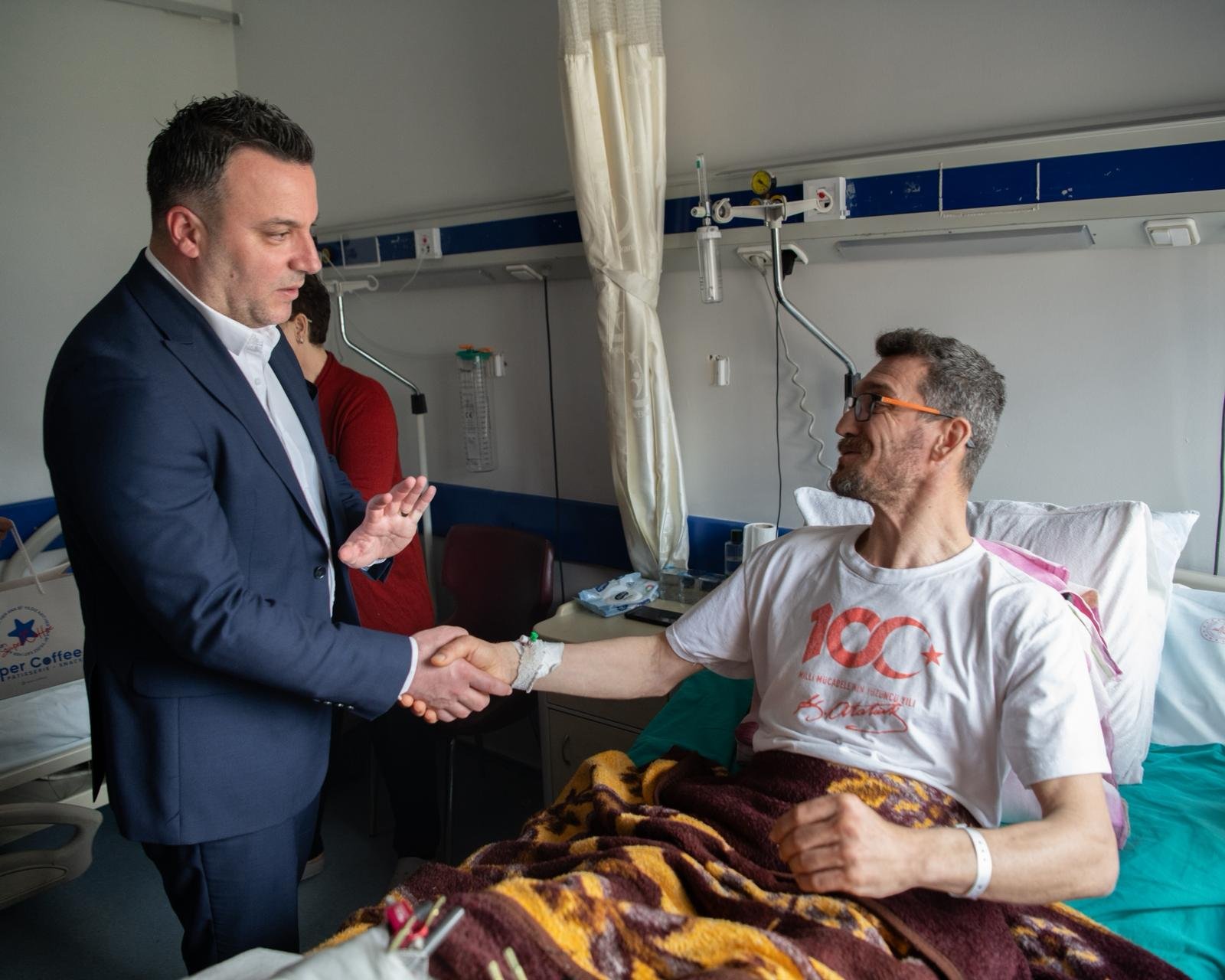 Başkan Vekili Demirtaş'tan personele geçmiş olsun ziyareti