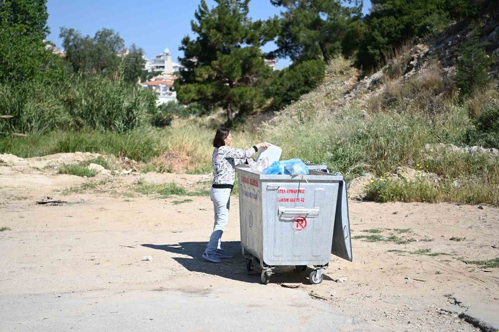 Kuşadası Belediyesi'nden çevre temizliği çağrısı
