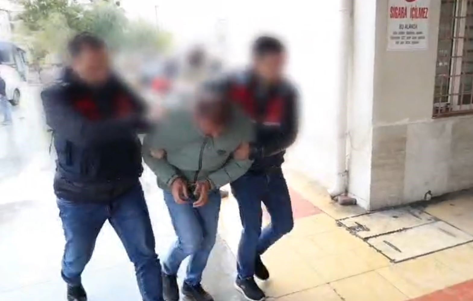 Kuşadası'nda yasaklı madde operasyonu: 25 gözaltı