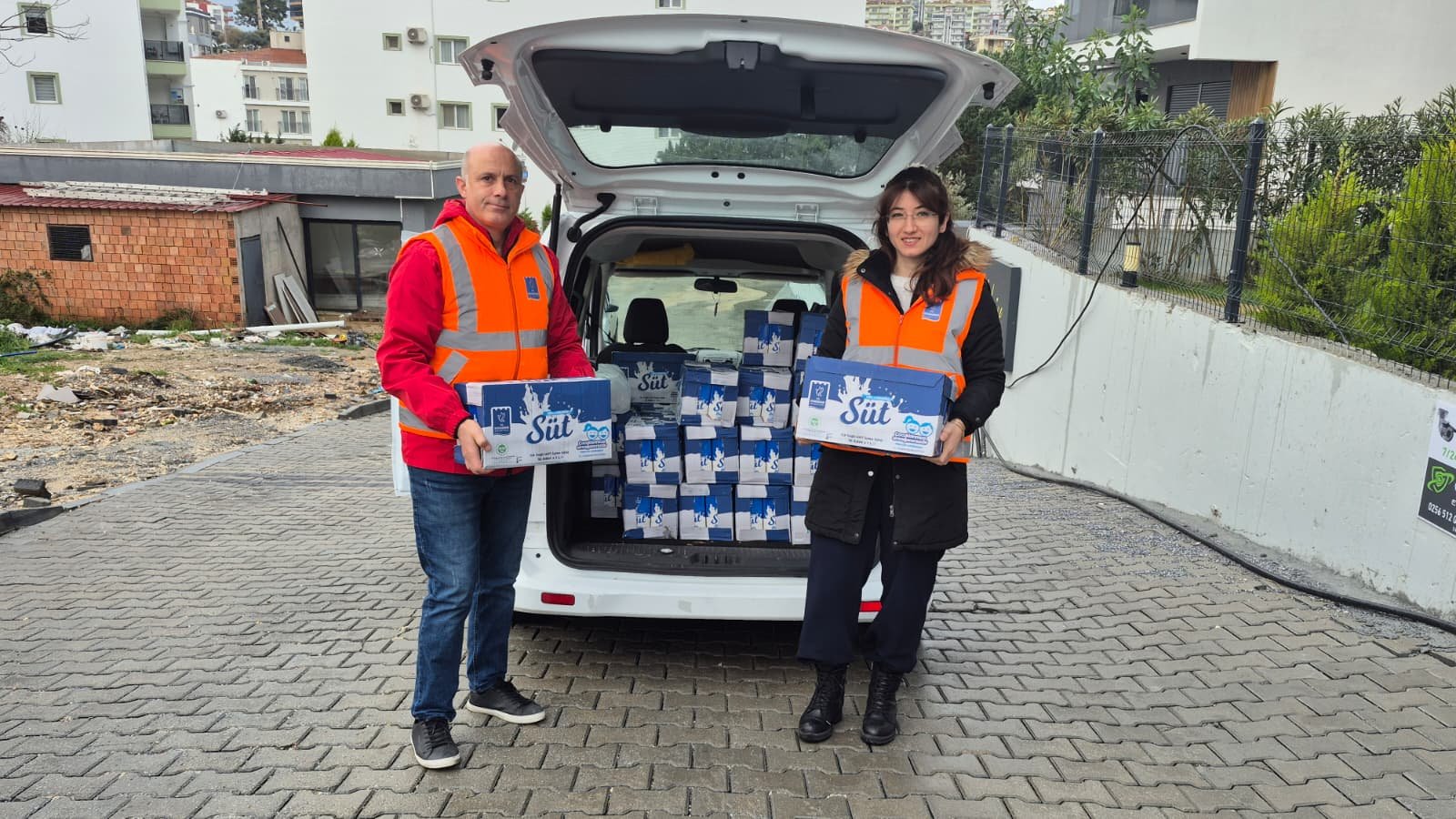 Kuşadası’nda çocuklara 3 ayda 22 bin litre süt desteği