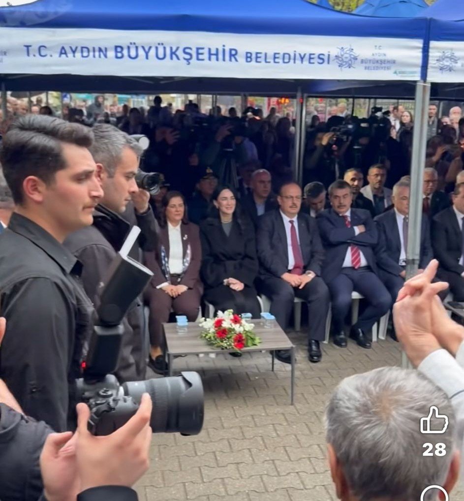 Bakan Tekin’e sehpa yok, Çerçioğlu’na var “Misafir Kim”