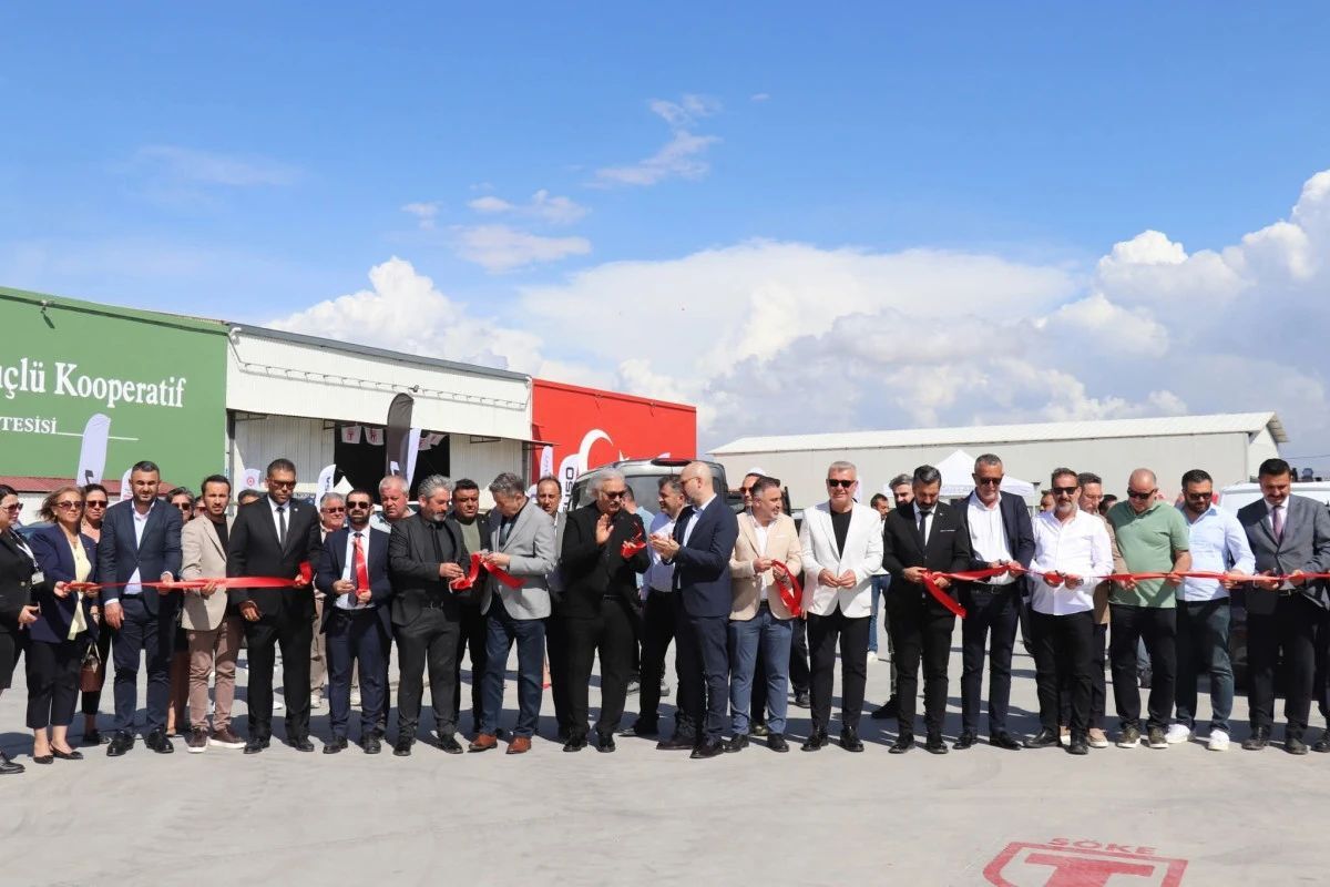 Kutsi, Nez ve Ferda Anıl Yarkın Söke'de sahneye çıkmadı