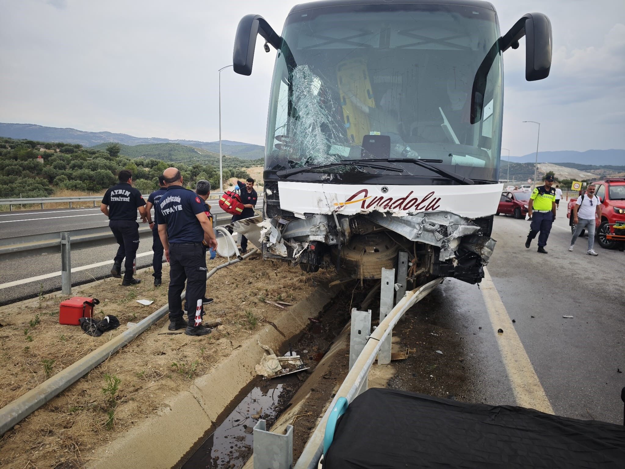 Aydın-Denizli otoyolunda feci kaza: 1'i ağır 20 yaralı