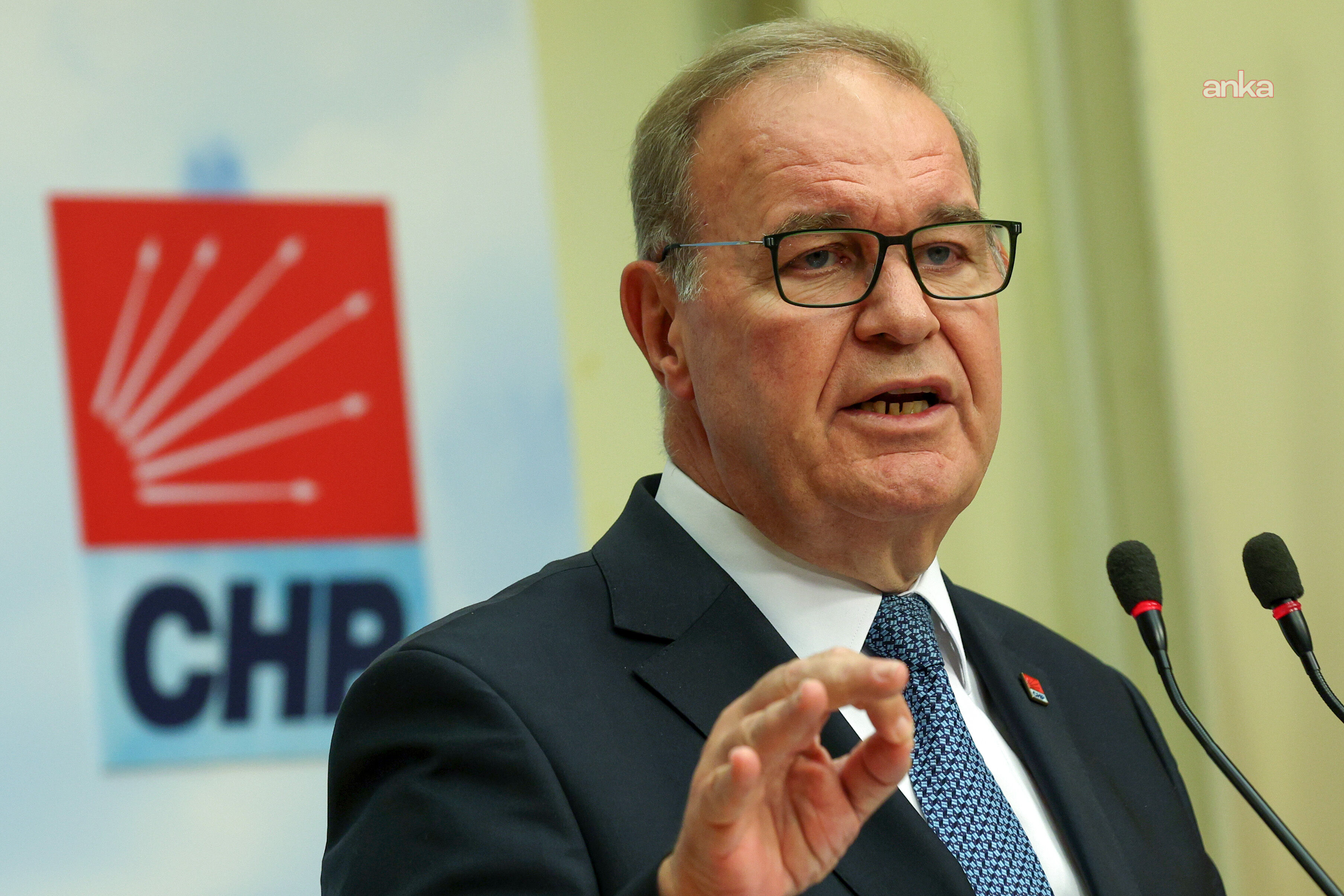 Faik Öztrak, Sosyal Demokrasi Derneği üyeliğinden istifa ettiğini açıkladı