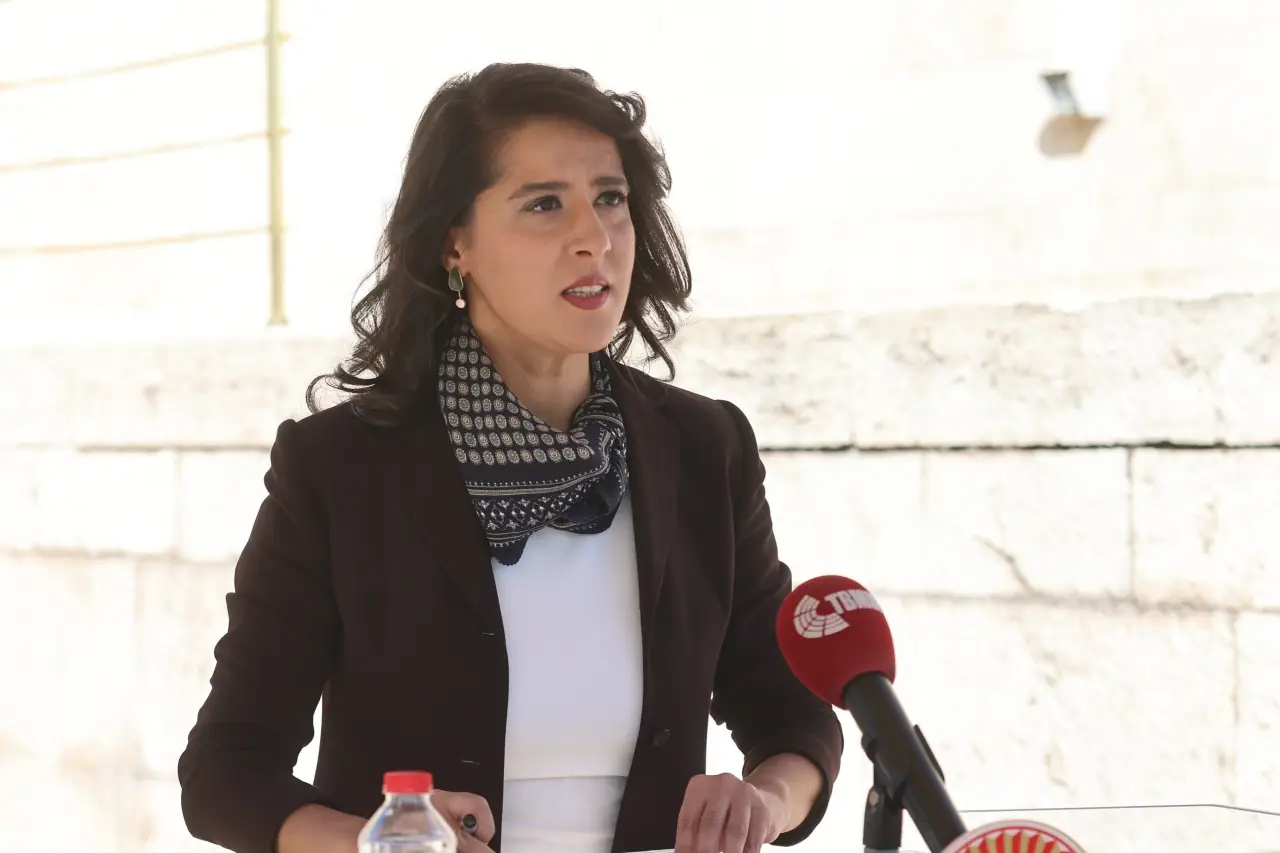 EMEP’li Karaca: “Yoksul mahallelerin çocukları öğretmen olmadığı için okul kapısından geri çevriliyor”
