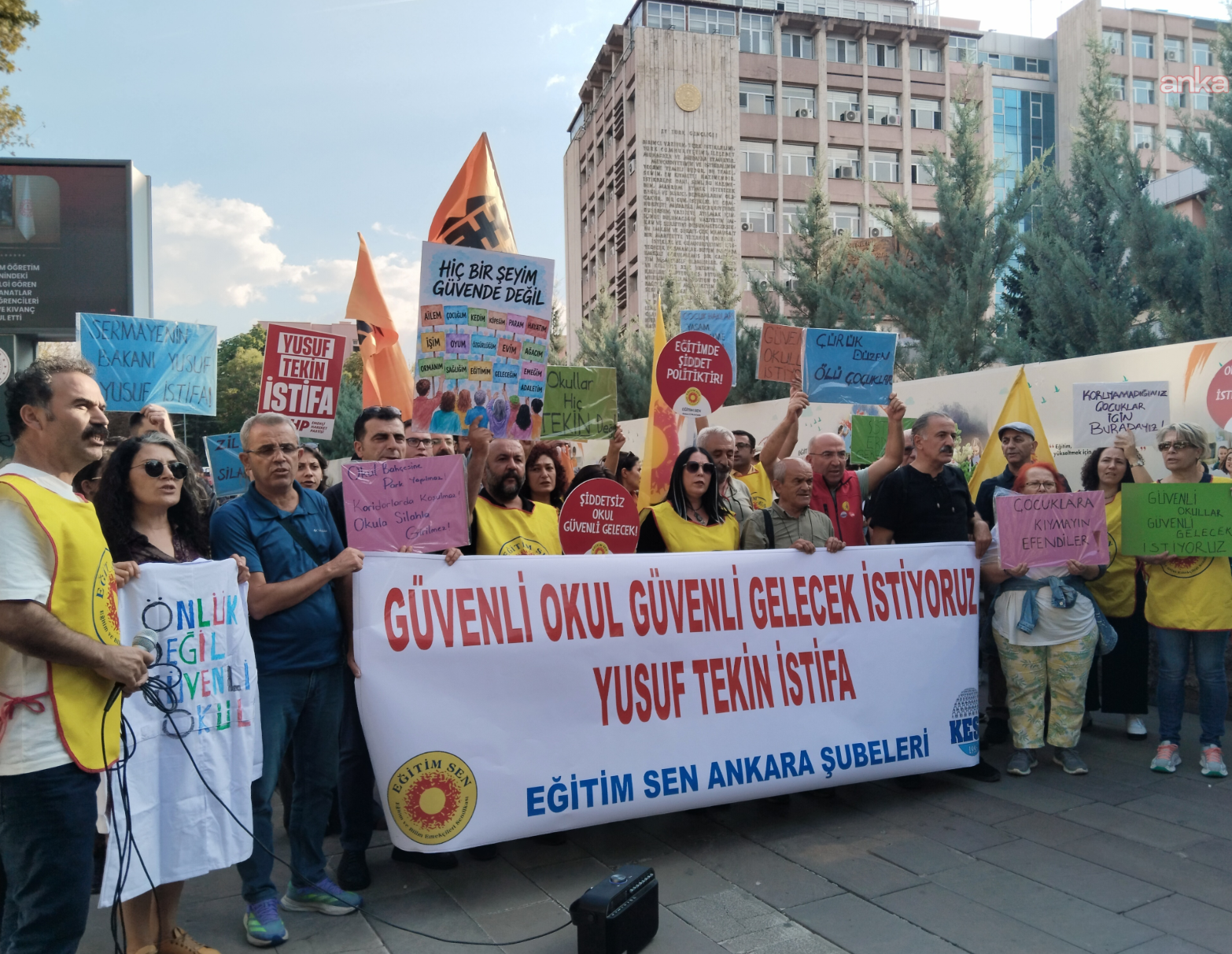 Eğitim-Sen'den Bakan Tekin'e tepki!