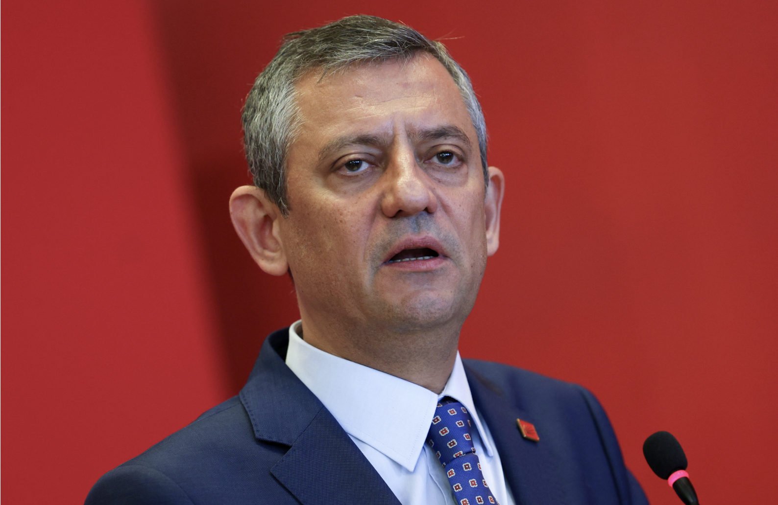 Özgür Özel, Turgutlu'daki saldırıda yaralanan öğrenciler ve aileleriyle görüştü