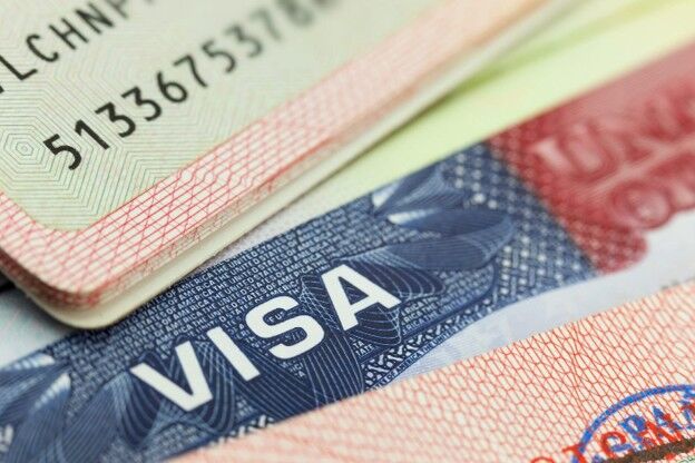 EB-3 Vizesi: İşveren Sponsorluğuyla Green Card'a Giden Üç Şeritli Yol