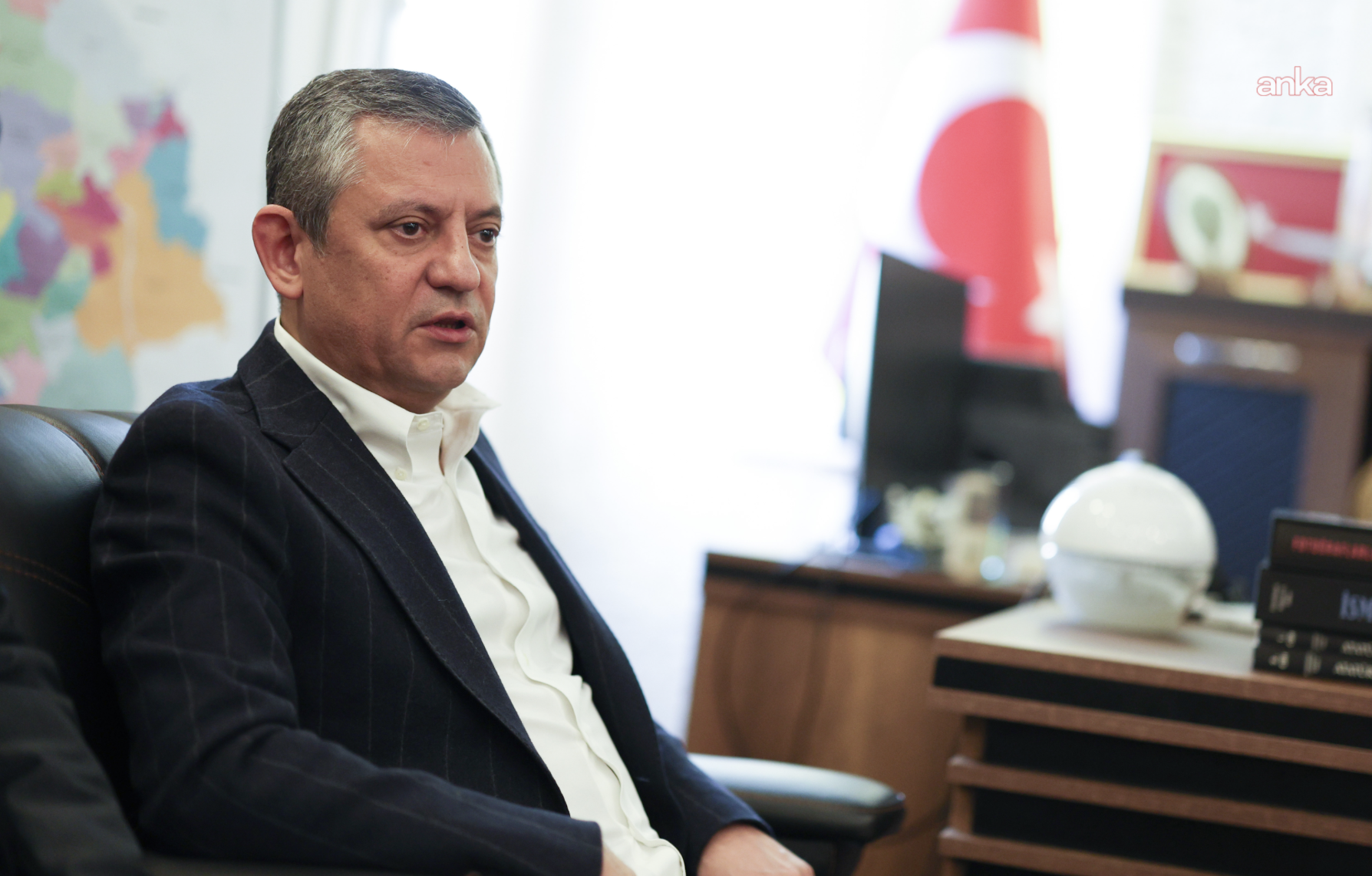 Özel, ev hapsindeki gazeteciler ve tutuklu gazetecilerin aileleriyle görüştü
