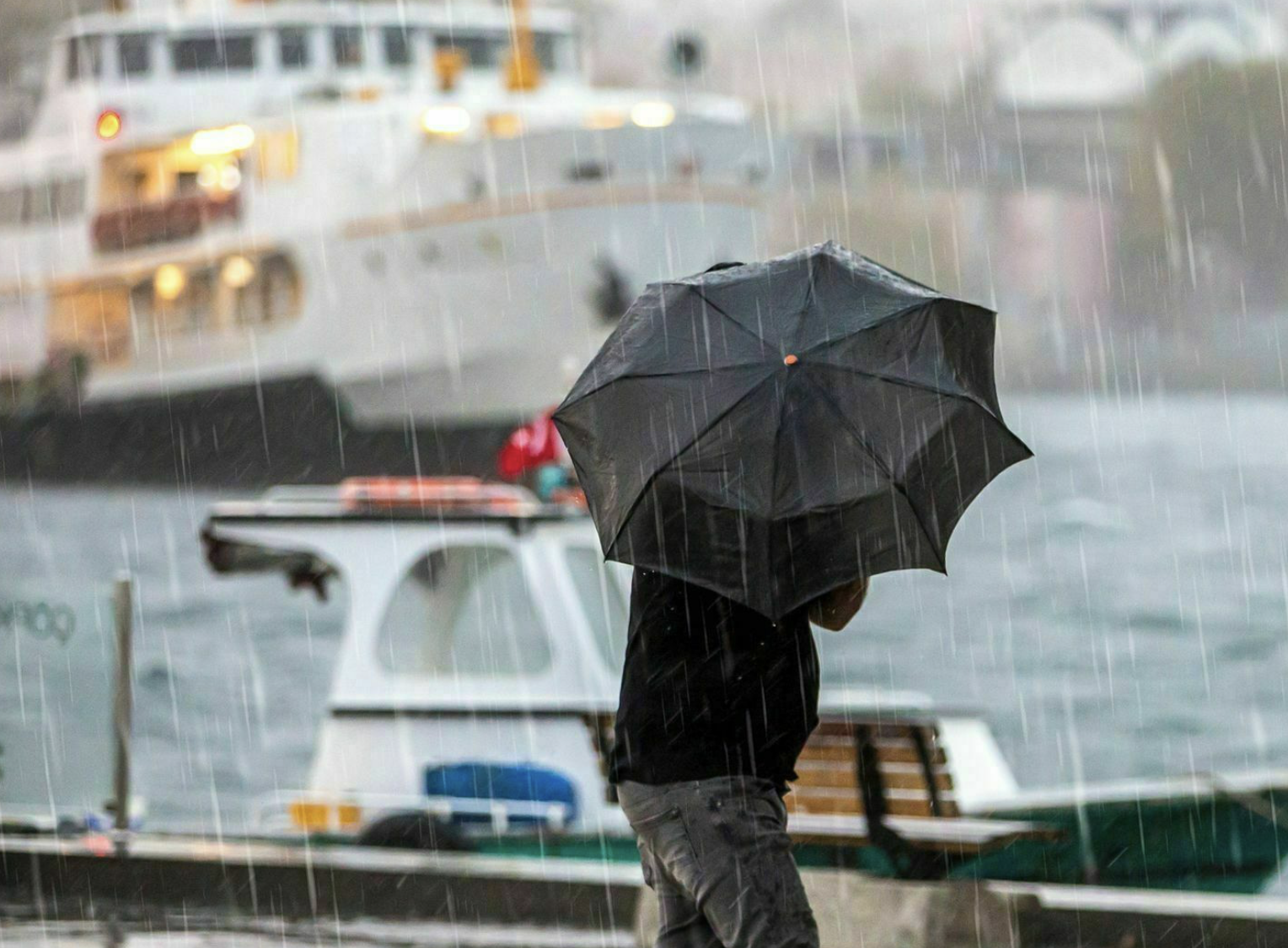 Meteorolojiden kuvvetli yağış ve fırtına uyarısı