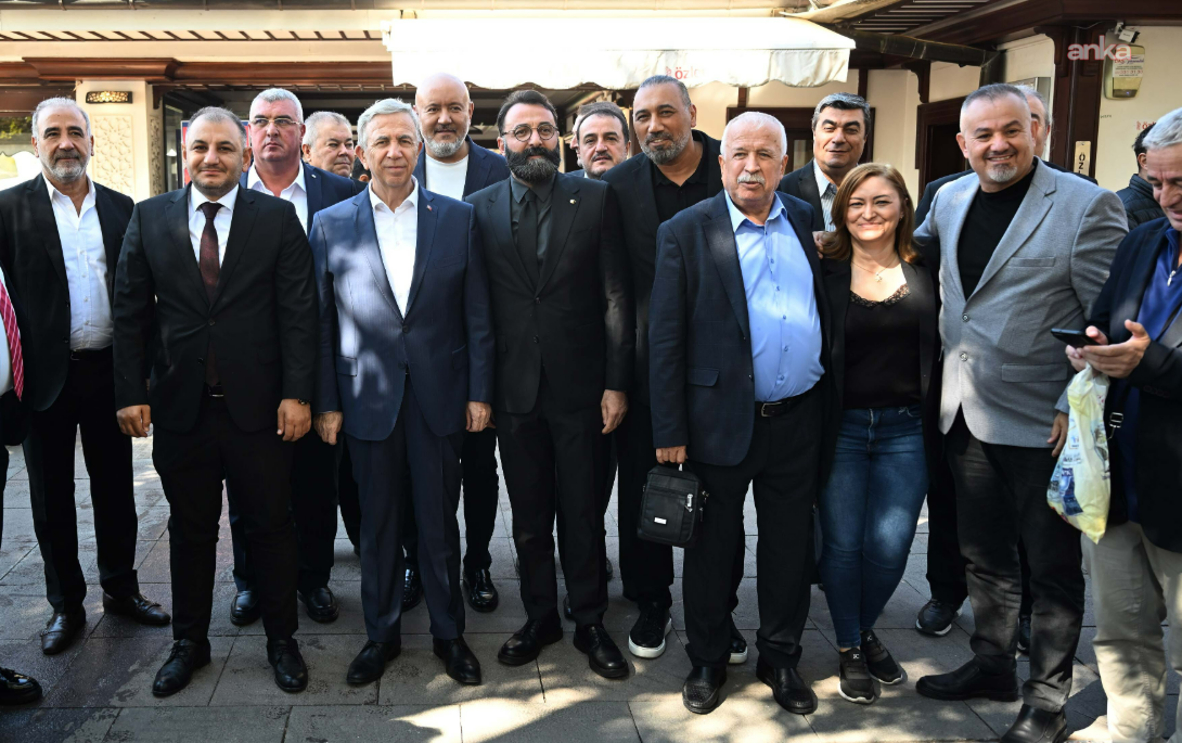 Mansur Yavaş, Anafartalar Caddesi esnafıyla bir araya geldi: "Bütün derdimiz Ulus’un ayağa kalkması"