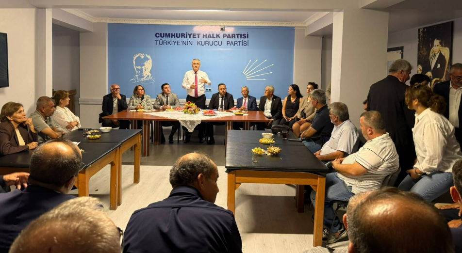 Müslim Sarı, Osmaniye'de CHP'li belediye meclis üyeleriyle buluştu