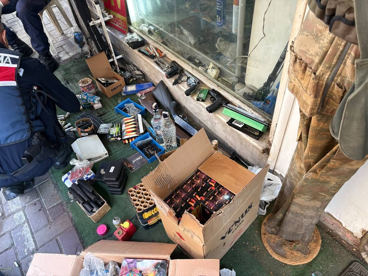 Photo 5974139641923309548 Y