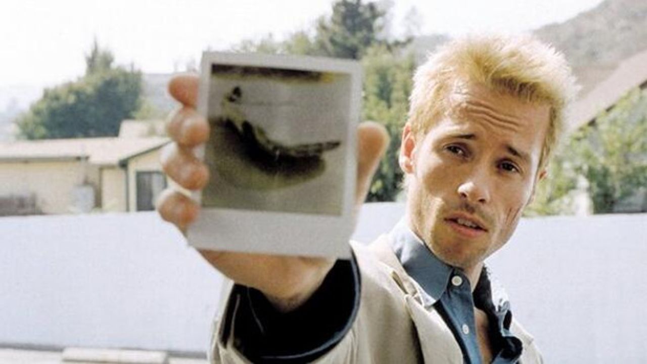Memento (Akıl Defteri) filminin konusu nedir? Imdb Puanı kaçtır? Memento oyuncuları (Oyuncu kadrosu) listesi