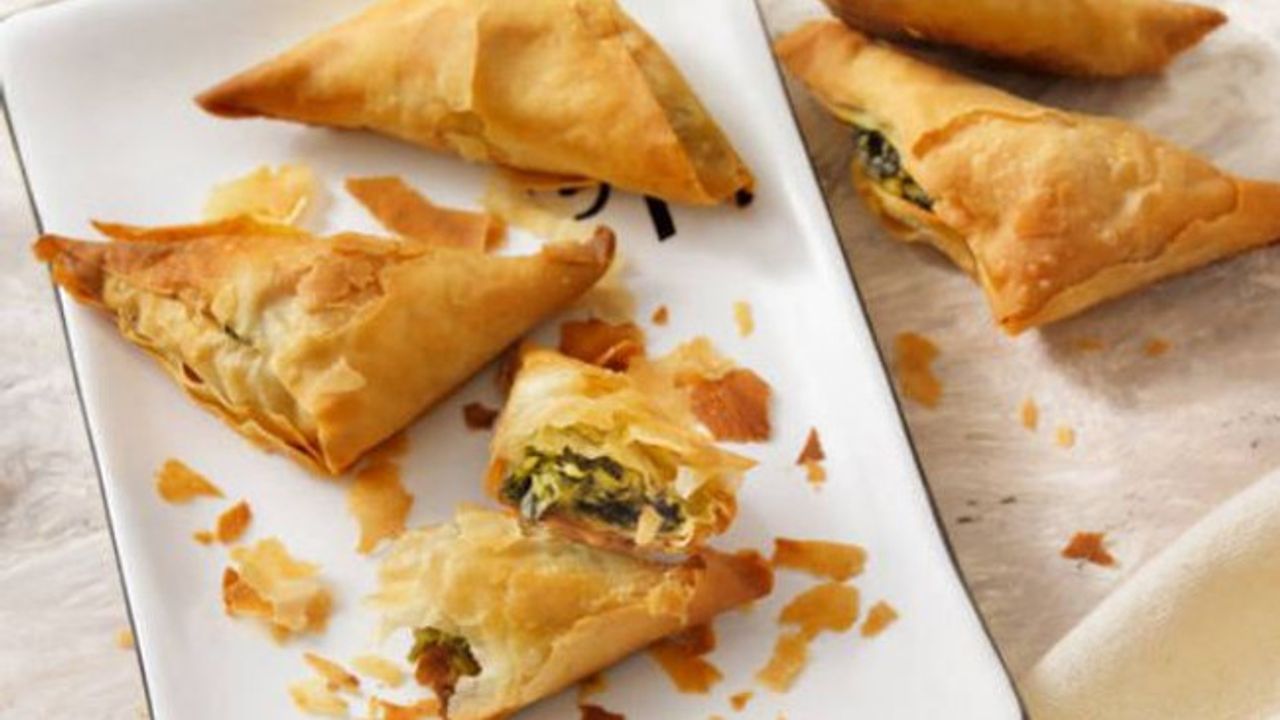 Milföy hamurunun en güzel hali Tavuklu talaş böreği tarifi Aydın