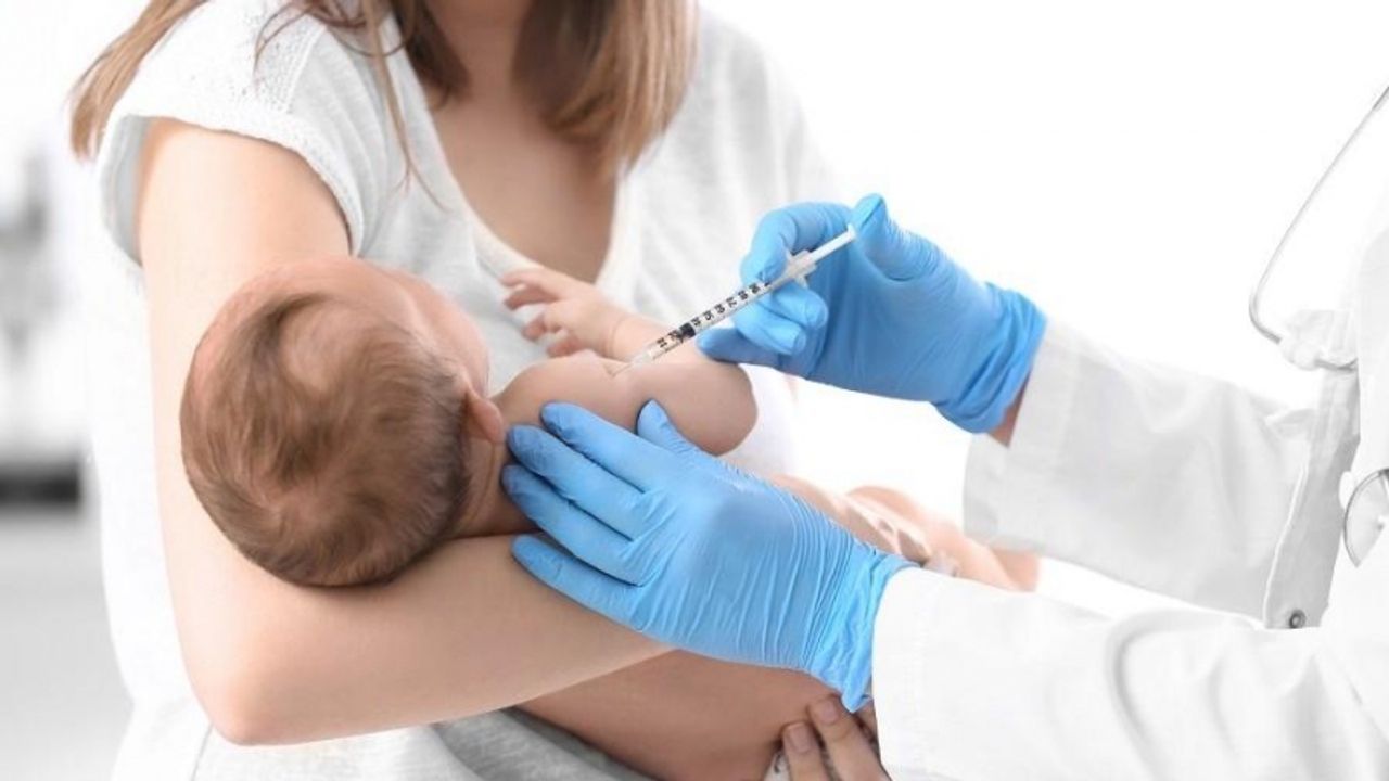 İzmir'de bir aylık bebeğe Covid aşısı: Savcılık soruşturma başlattı