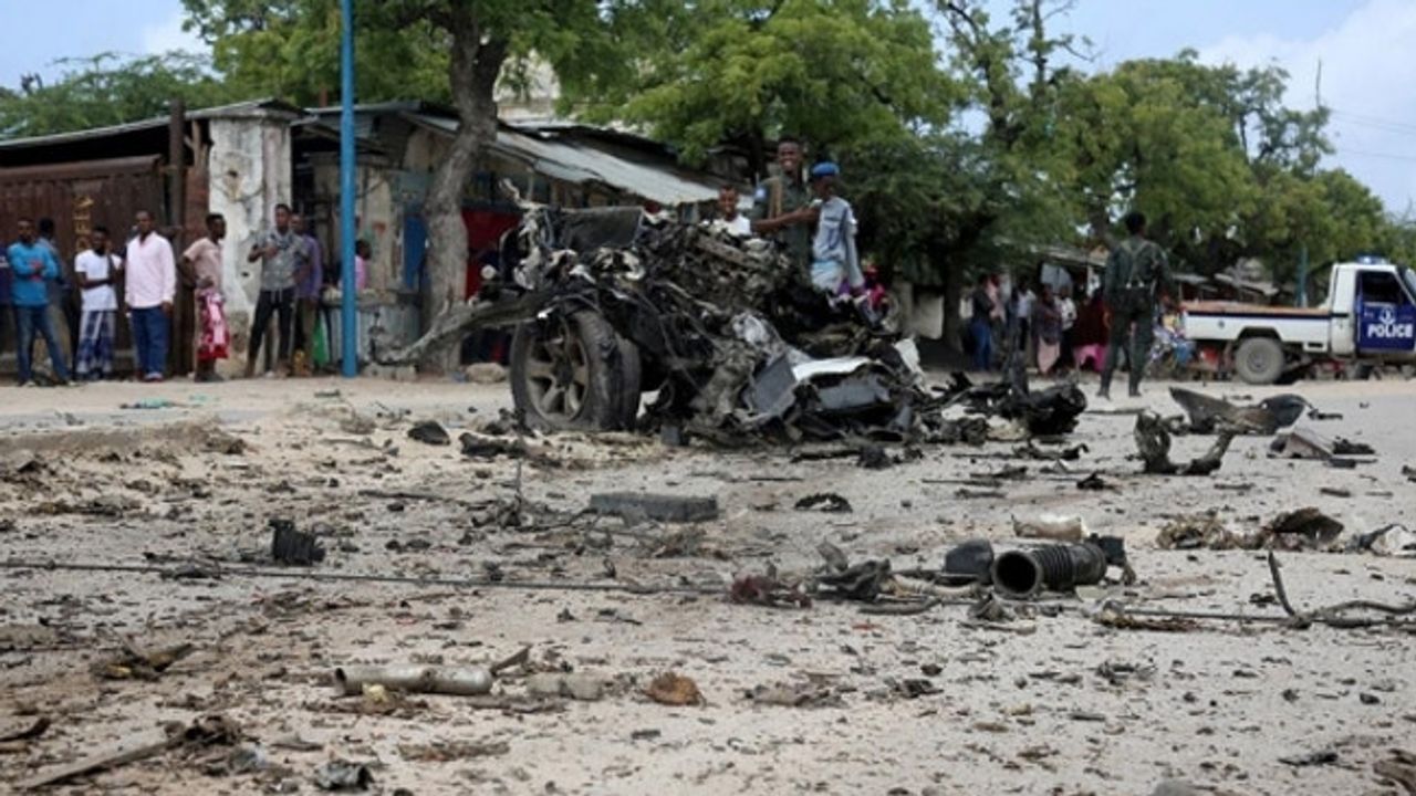 Bomba yüklü araçla saldırdılar: 7 ölü