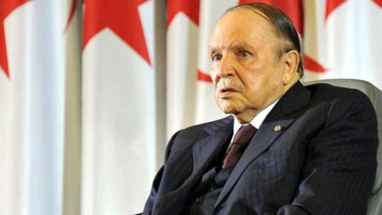 Cezayir'in eski Cumhurbaşkanı hayatını kaybetti