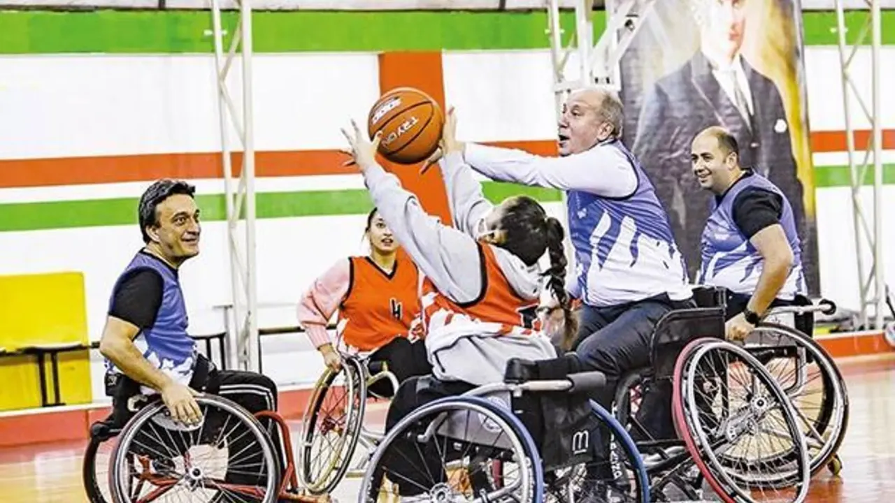 Muharrem İnce’den tekerlekli sandalyede basket