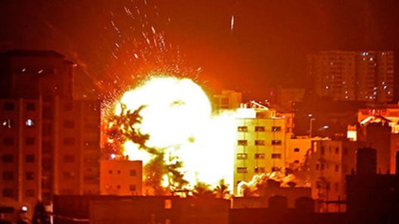 Gerilim had safhada! Korkunç haberler geliyor: İsrail AA ofisinin olduğu binayı da vurdu