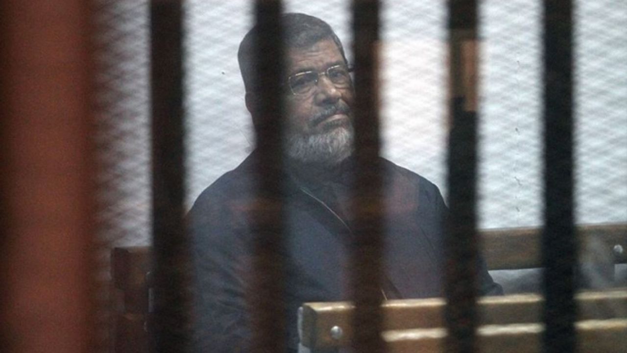 Görgü tanıkları: Mursi'yi ölüme terk ettiler