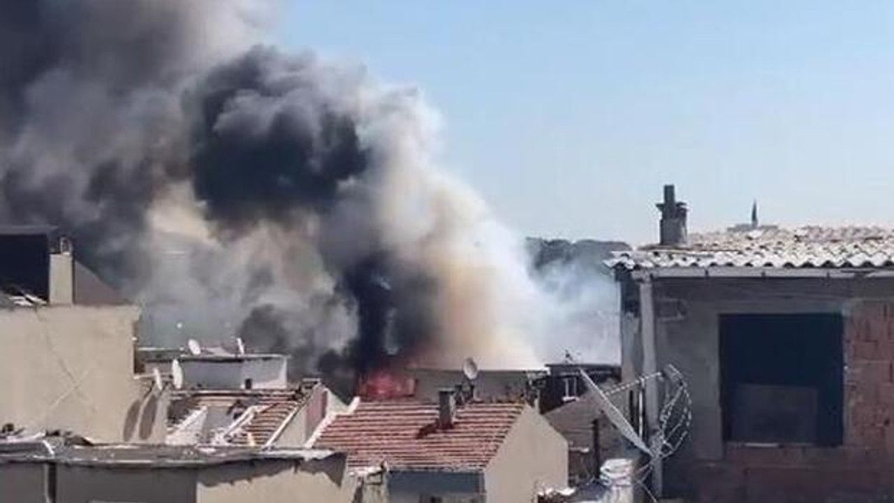 Bağcılar'da yangın: Yan binaya da sıçradı